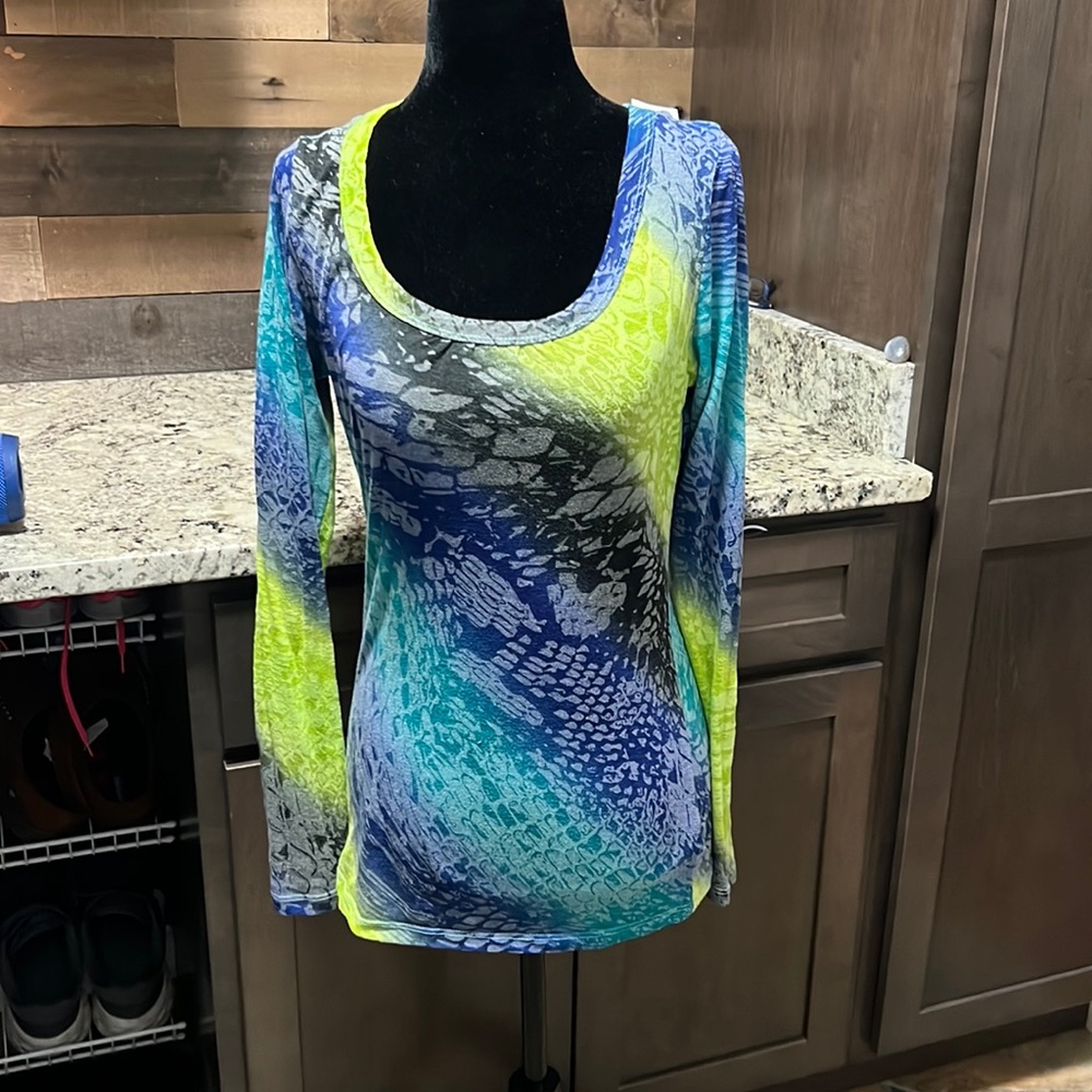 Long sleeve scoop neck thin tee for layering Size M